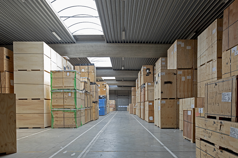 Entrepôt logistique