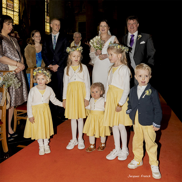 La mariée au bras de son père