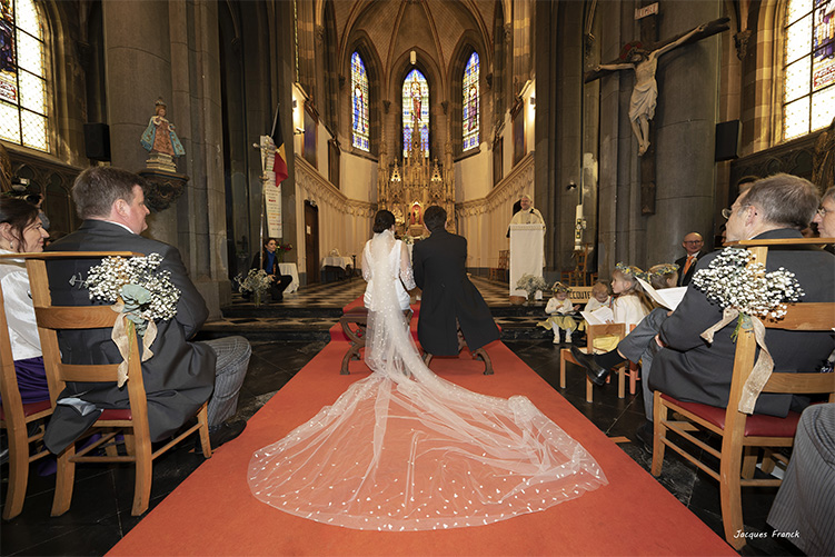 Durant la cérémonie de mariage